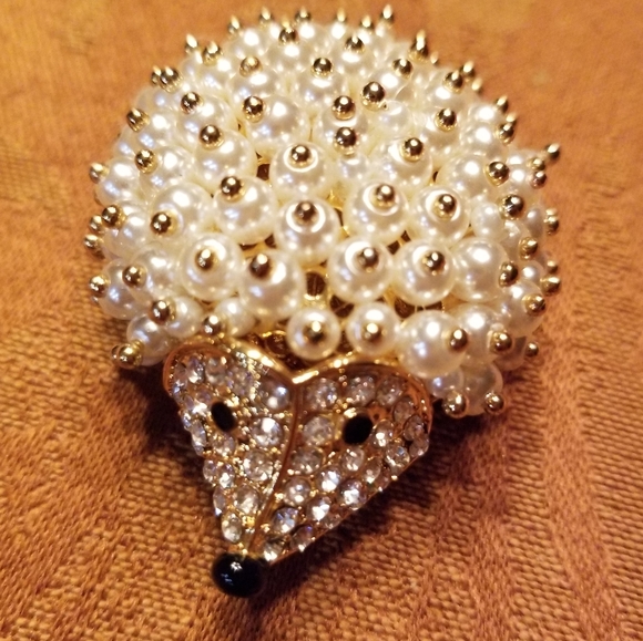 Carolee Hedgehog Brooch - Picture 2 of 5